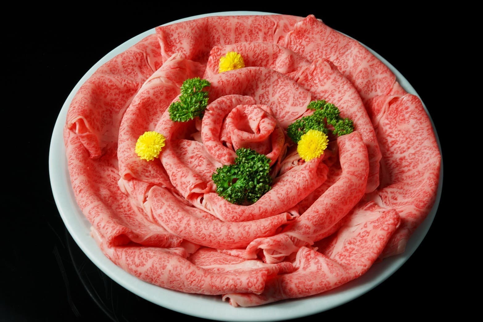 【2025中元・夏ギフト】近江牛A5ランク 肩ロース すき焼・しゃぶしゃぶ用　500g