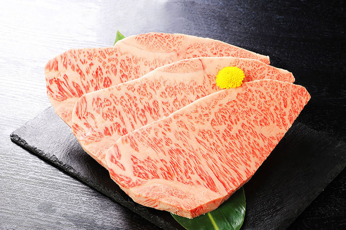 第30回近江牛友の会 最優秀賞受賞牛 サーロインステーキ(1枚約200g×3枚)