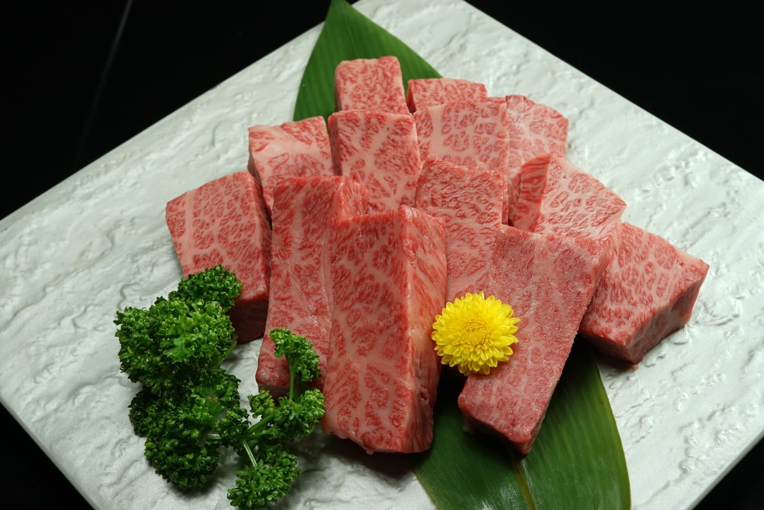 第30回近江牛友の会 最優秀賞受賞牛 サイコロステーキ(バラ・ロース) 500g